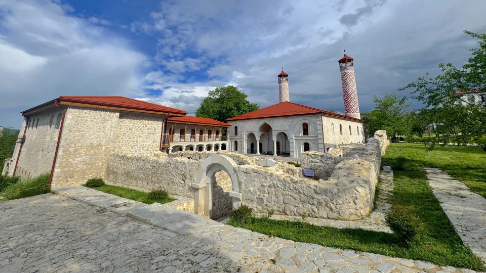 Azerbaycan’ın Kültür Başkenti Şuşa’da Tarihî Yapılar İhya Ediliyor | DÜNYA HABERLERİ