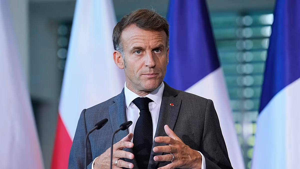 Macron: Sicilya açıklarında Rus gölge filo petrol tankeri durduruldu