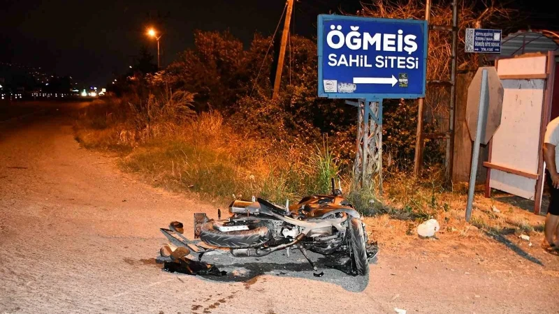 Otomobille motosikletin çarpıştığı kazada dört yaralı