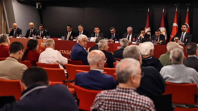 Galatasaray'da tarihi gün: Dursun Özbek'e tüm yetkiler verildi