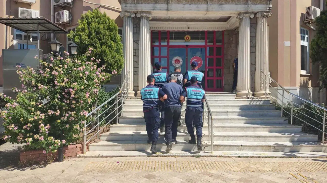 Didim'de 16 kaçak göçmen ve 2 organizatör şüphelisi yakalandı