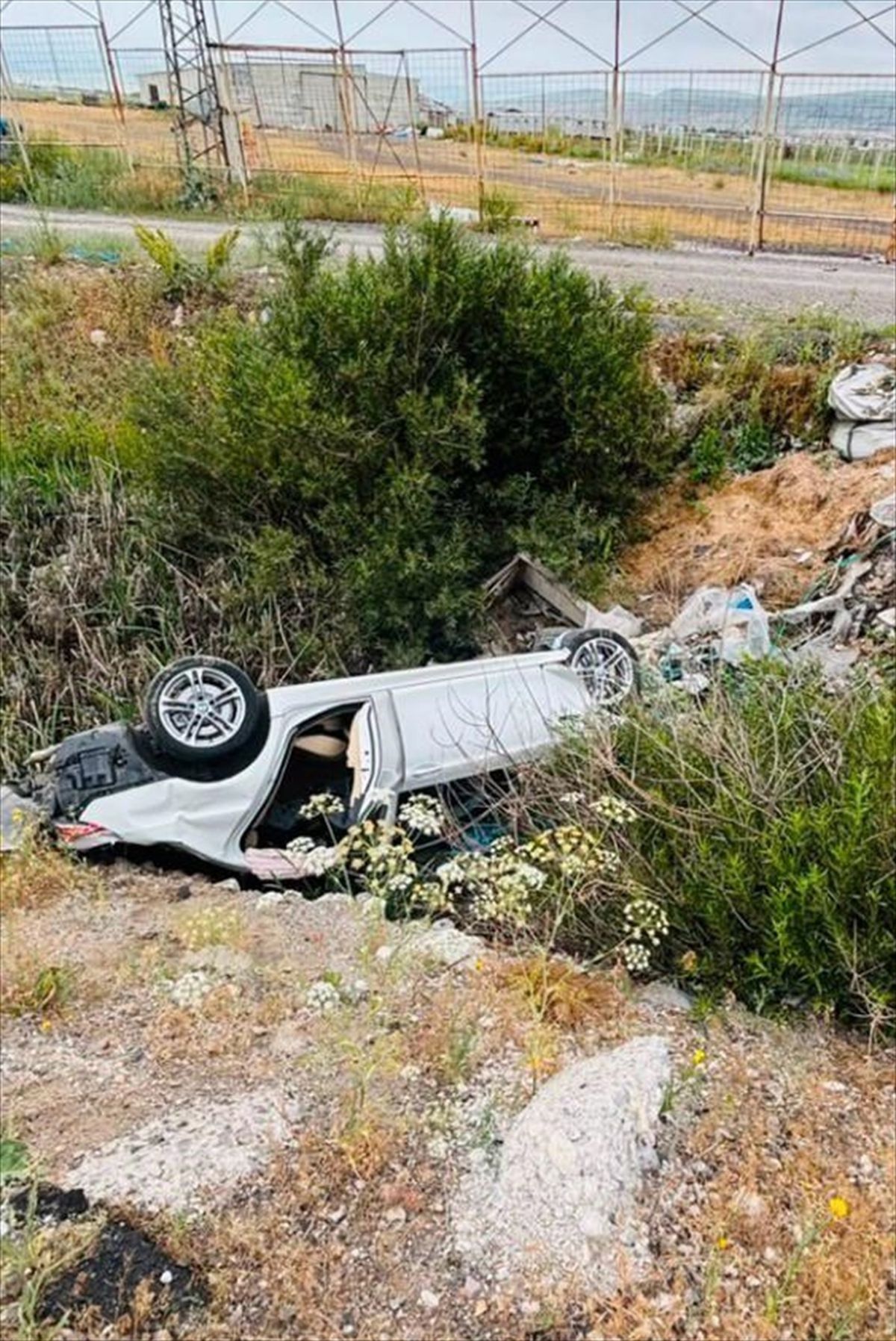 Erzurum'da devrilen otomobilin sürücüsü öldü