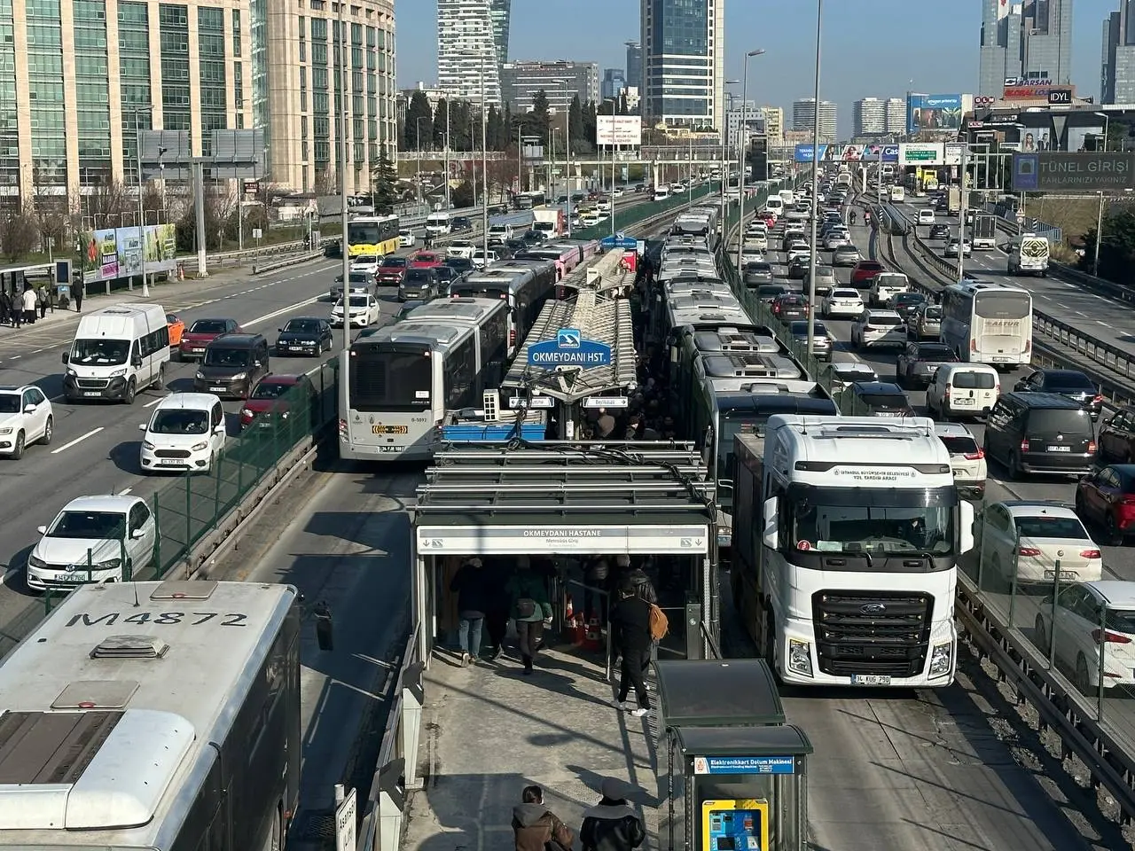 Yarın metrobüs kullanacaklar dikkat! Güzergah değişiyor