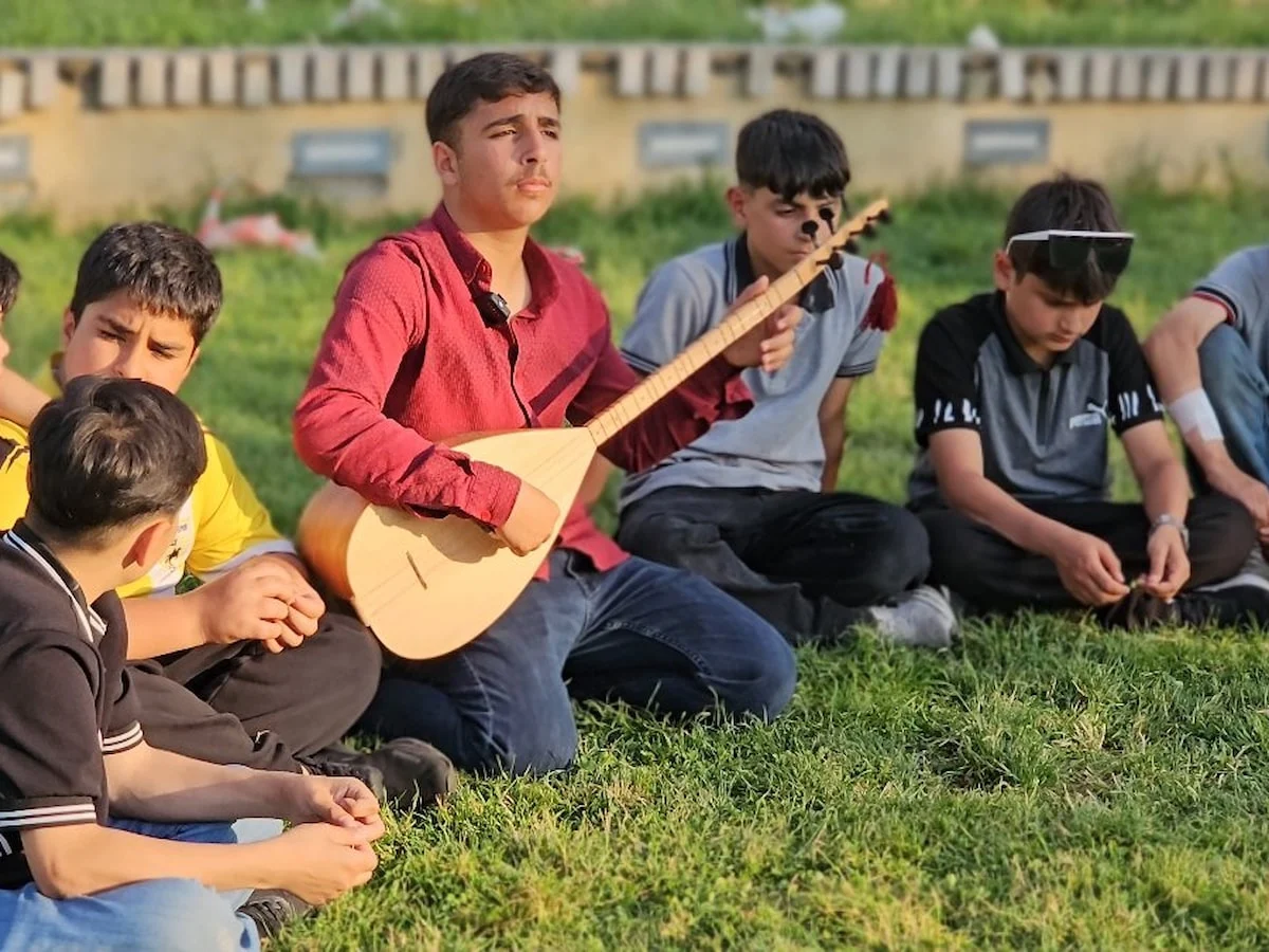 Muş'ta 14 yaşındaki gencin bağlama yeteneği dikkat çekiyor