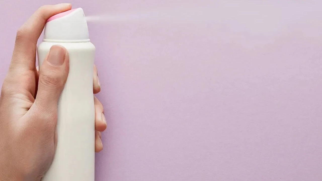 Ezber bozan gerçek: Meğer deodorantı sabah değil, gece sıkmak gerekiyormuş