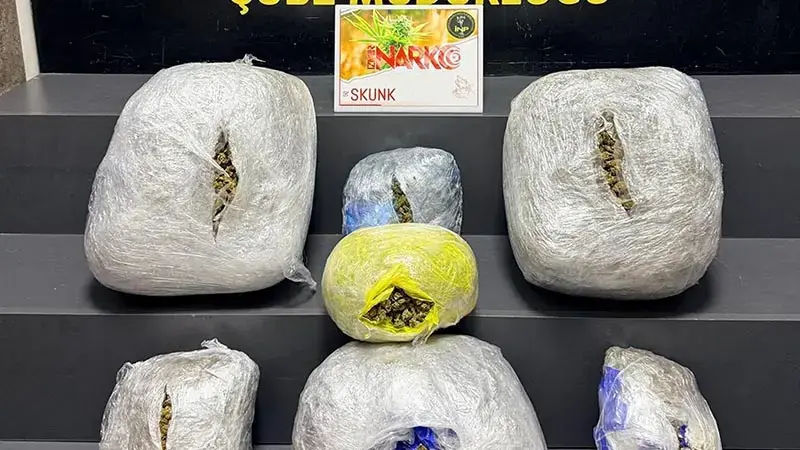 İzmir'de 15 kilo skunk ele geçirildi: 3 tutuklama