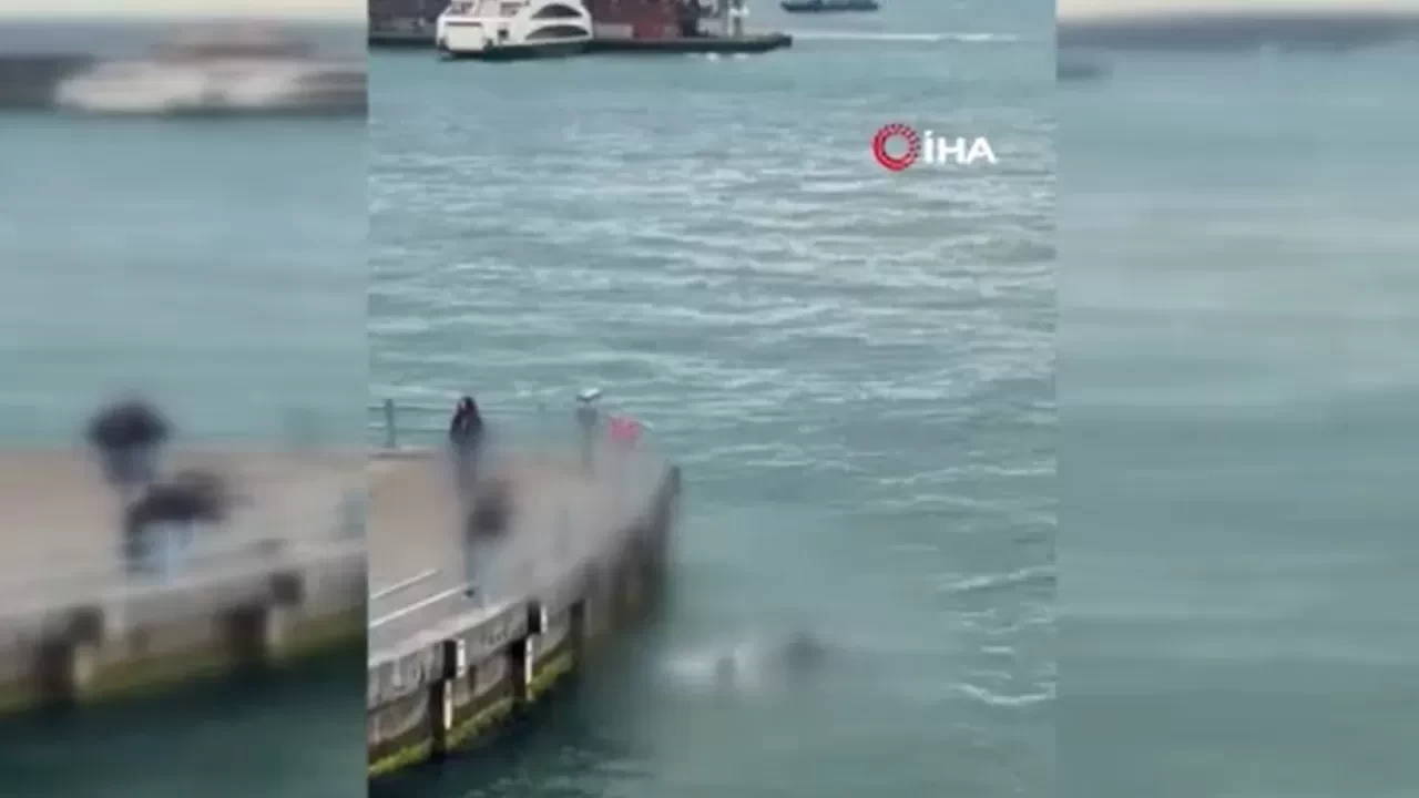 Eminönü Sahili’nde korku dolu anlar! Denize giren çocuklar mahsur kaldı