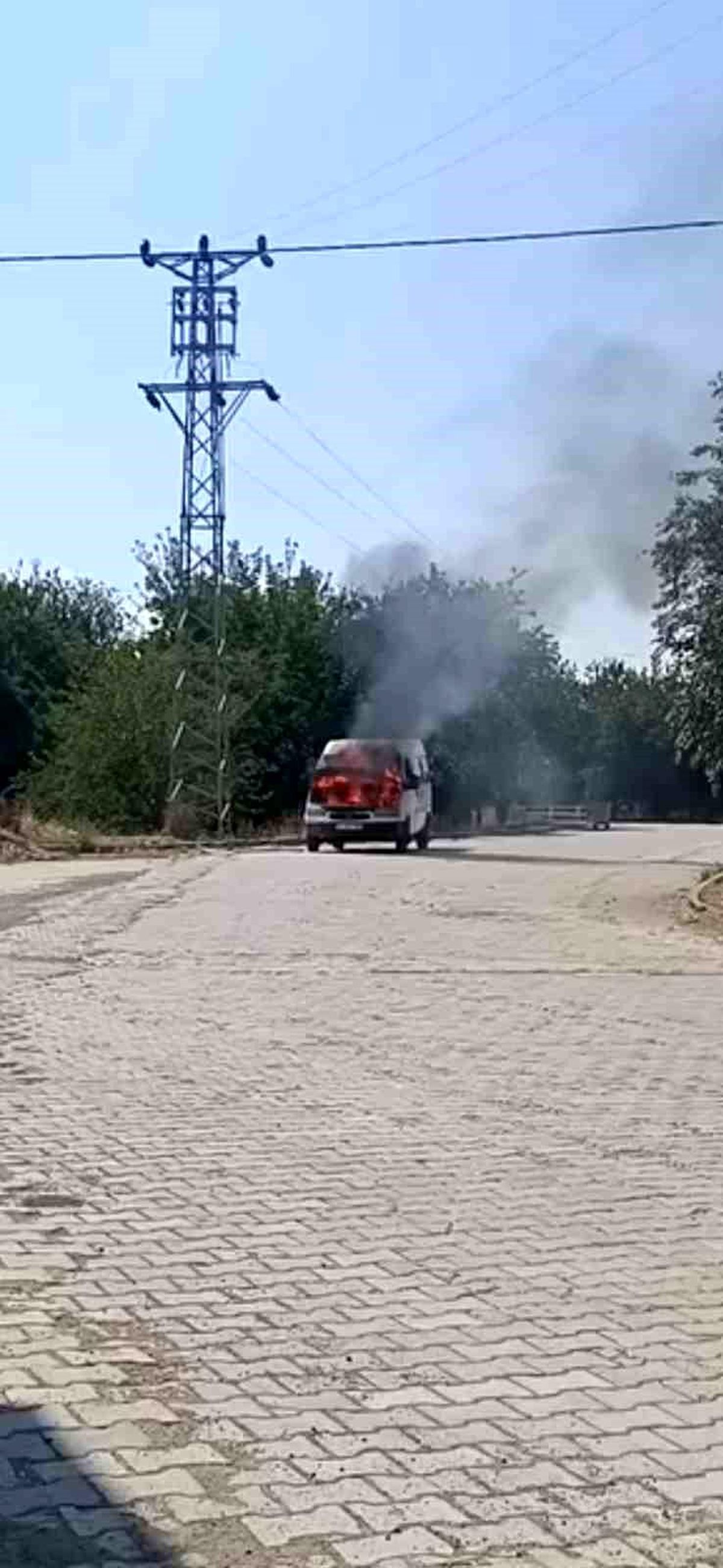 Elazığ'da minibüs yangını