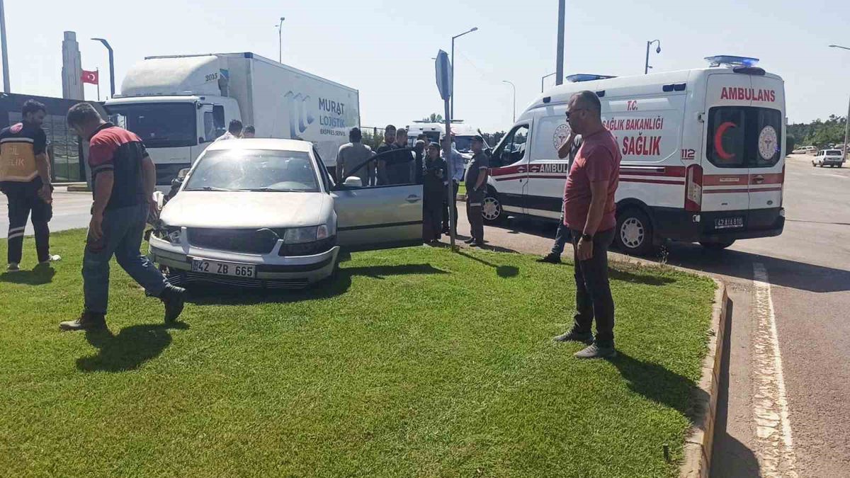 Seydişehir'de kamyon-otomobil çarpıştı: 3 yaralı