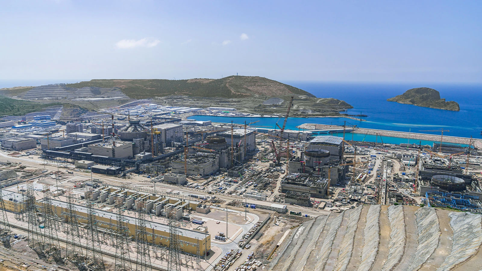 Akkuyu NGS'nin 1. güç ünitesine temsili nükleer yakıt yüklendi