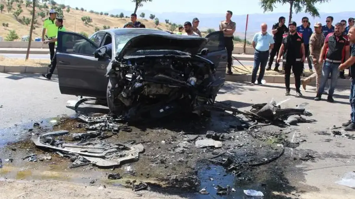 Kahreden trafik kazası! Genç öğretmen kurtarılamadı, 3 kişi yaralandı