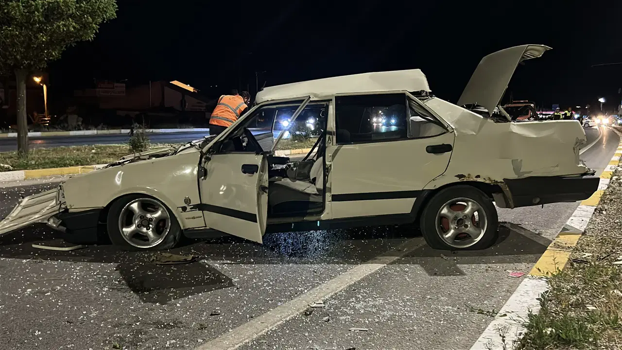 Sivas'ta feci kaza! Karşı şeride geçip, takla attı: 1'i ağır 3 yaralı