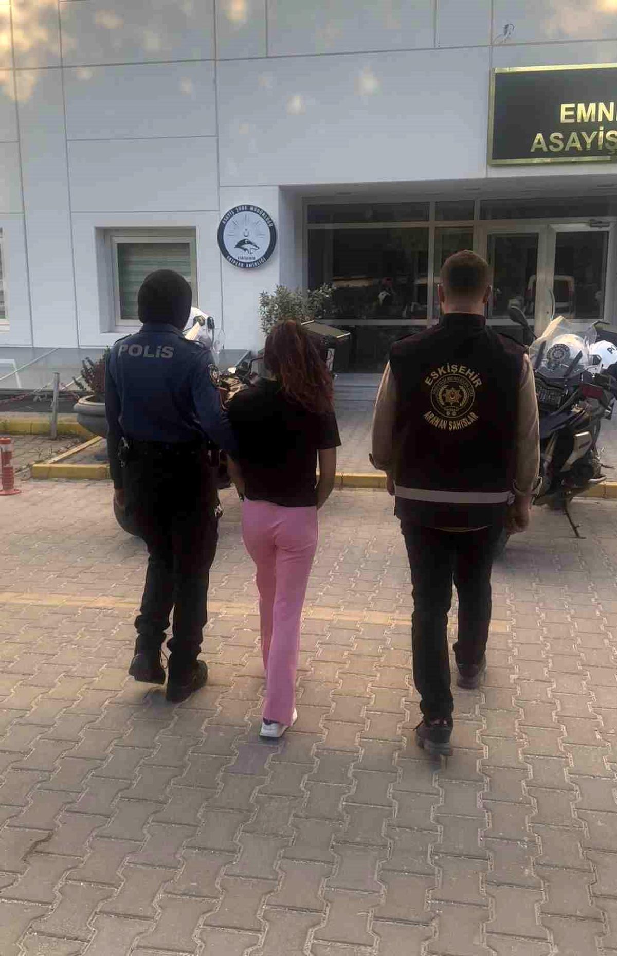 Eskişehir'de 49 yıl hapis cezası ile aranan şahıs yakalandı