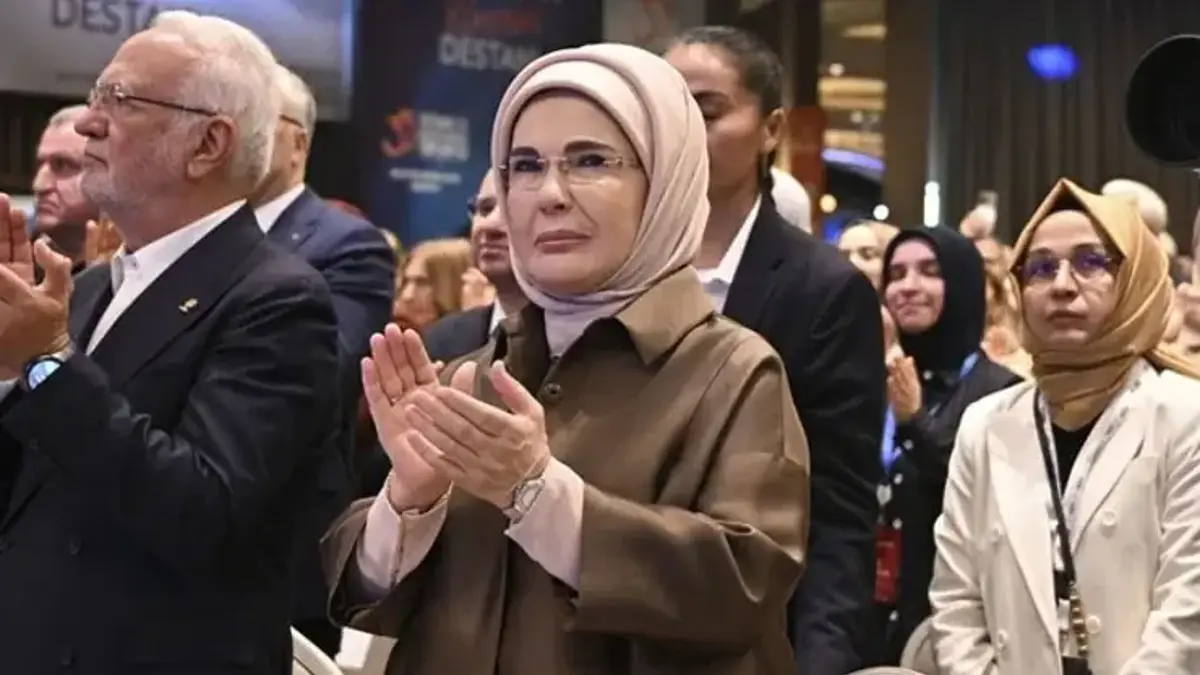 Emine Erdoğan'dan AK Parti 33. İstişare ve Değerlendirme Toplantısı'na ilişkin paylaşım
