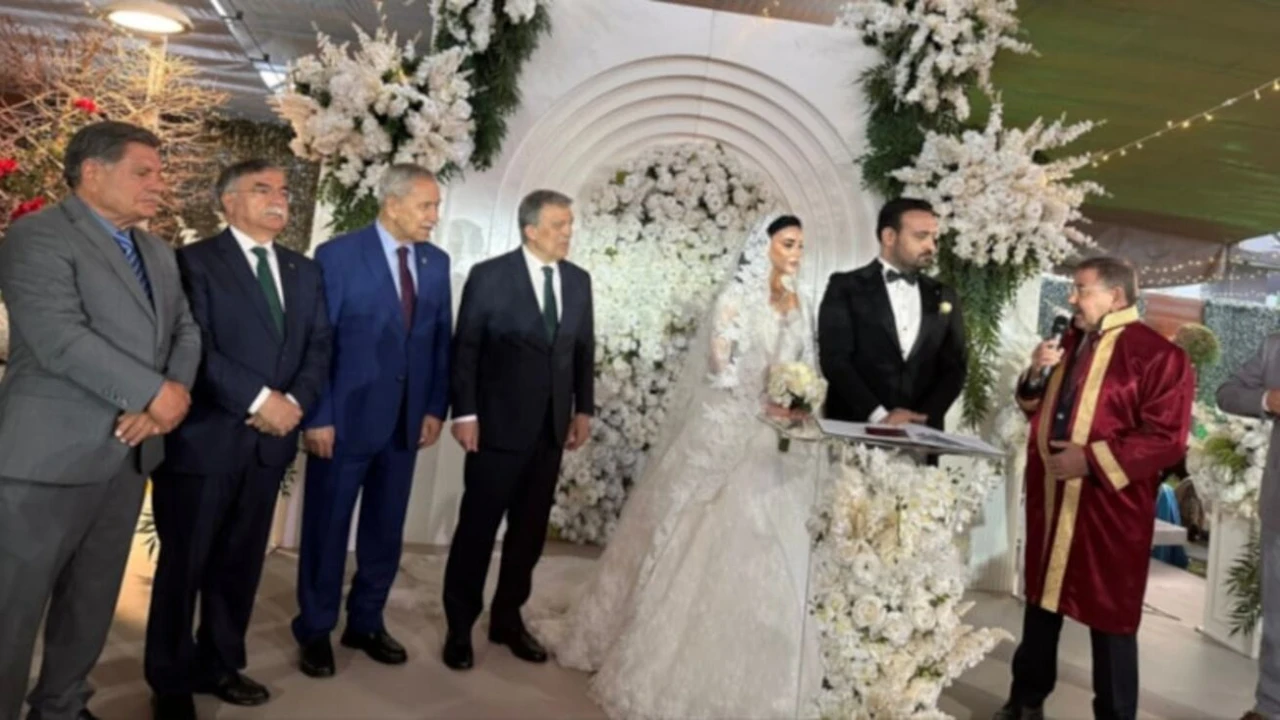 AKP’li vekiller Abdullah Gül’ün elini sıkmadı iddiası gündemde