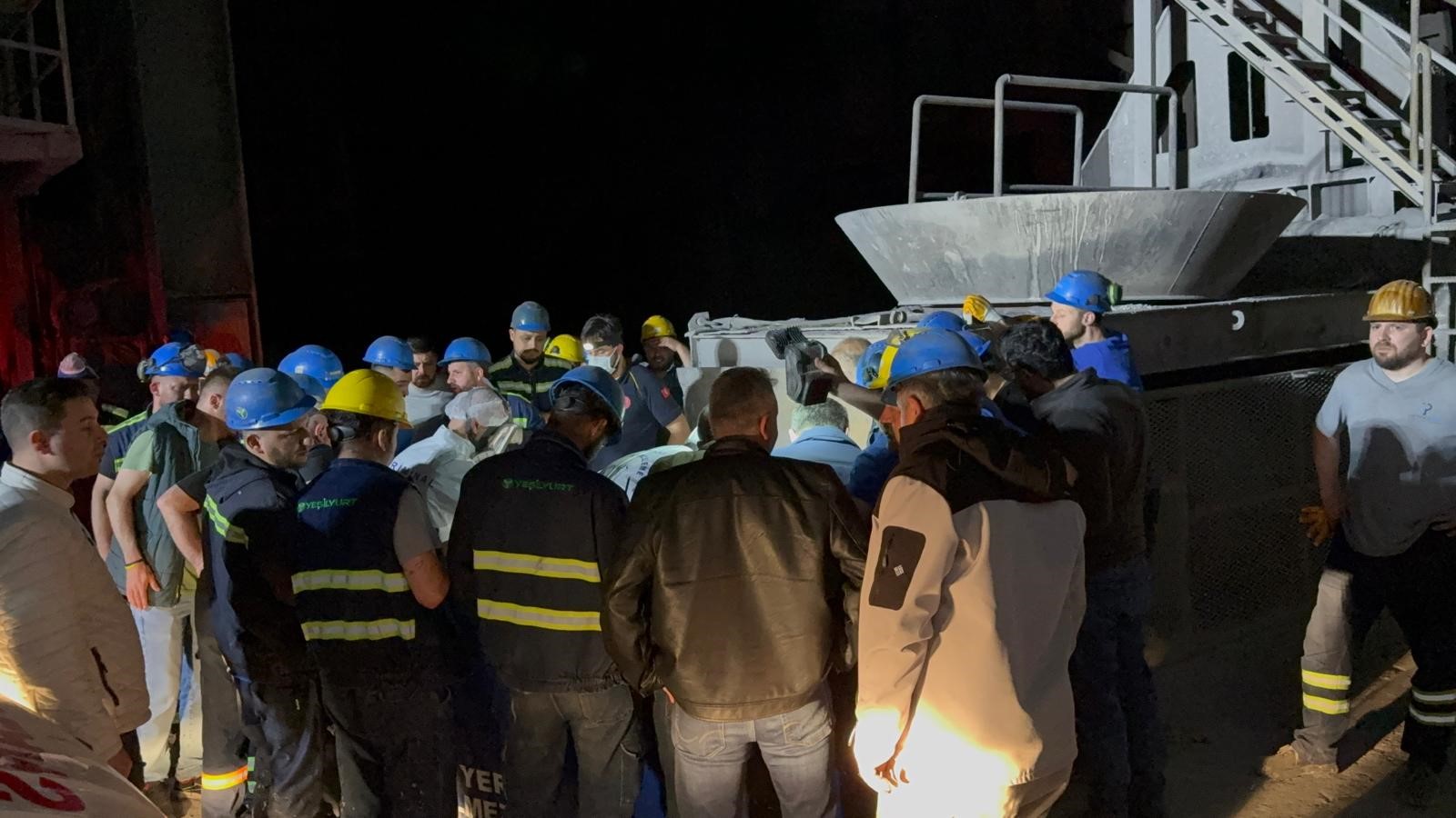 Elektrik akımına kapılan 3 işçi hayatını kaybetti