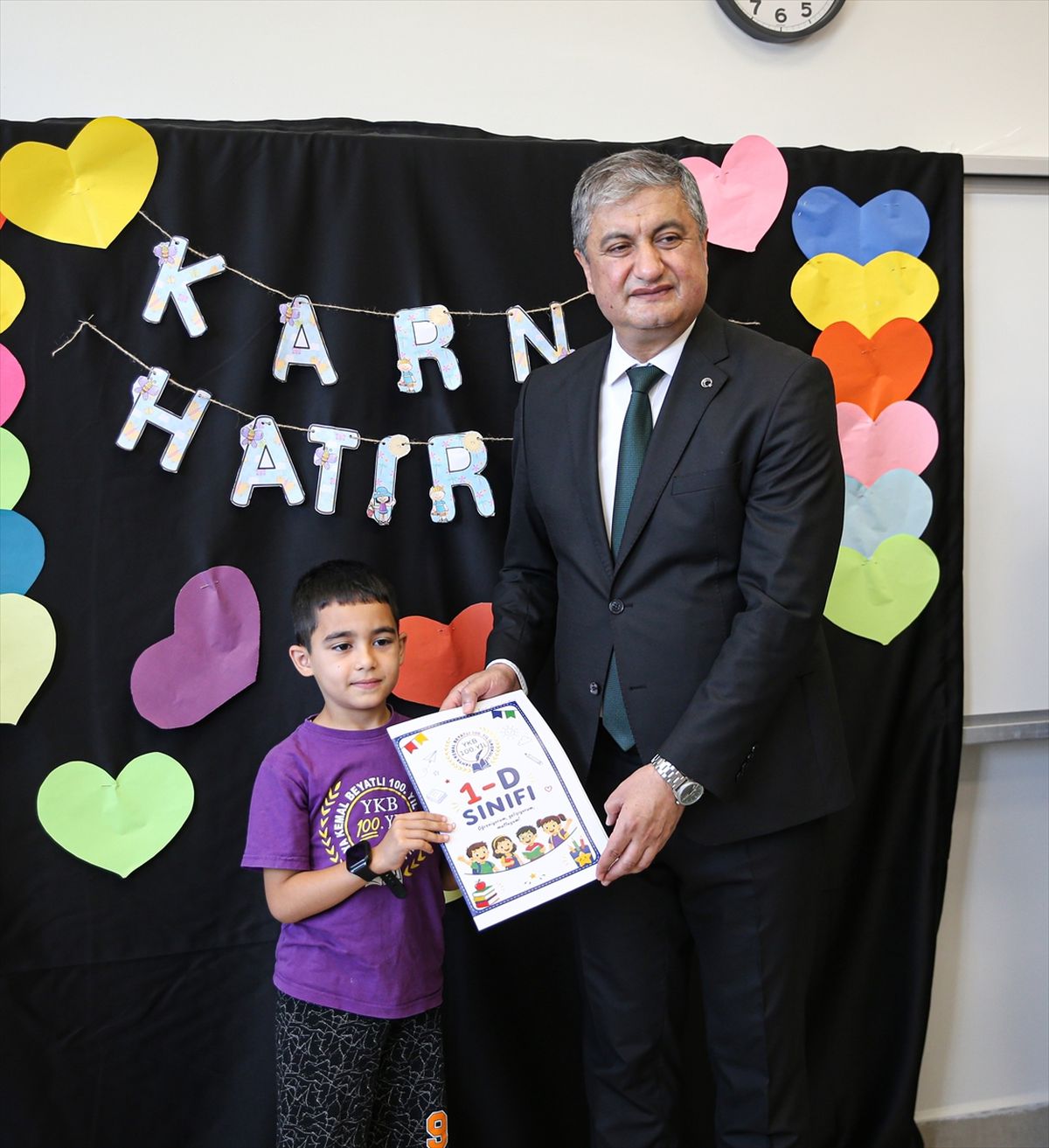 Adana ve çevre illerde öğrenciler karnelerini aldı