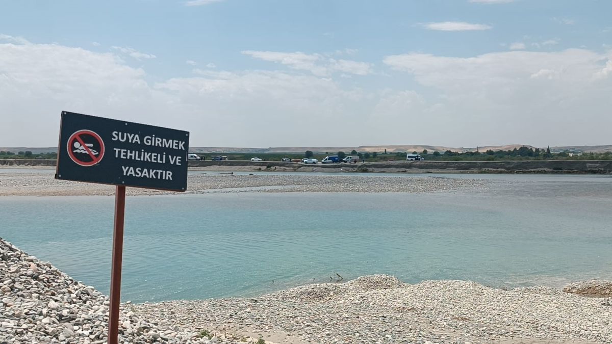 Serinlemek için girdiği çayda kayboldu