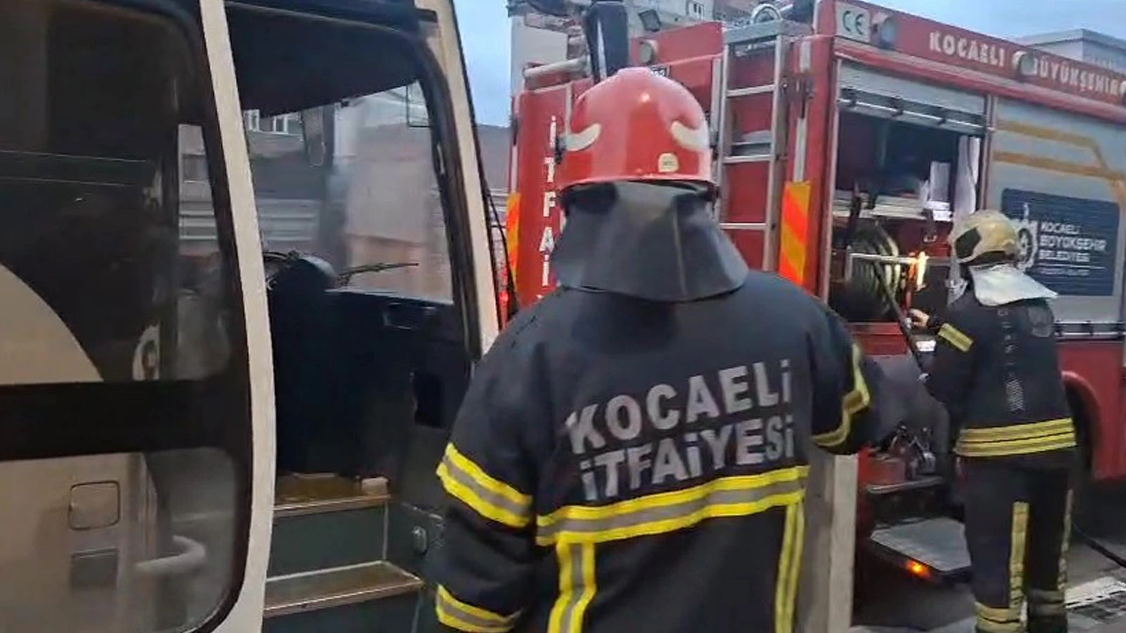 MHP Dilovası Teşkilatı üyelerini taşıyan otobüste yangın çıktı