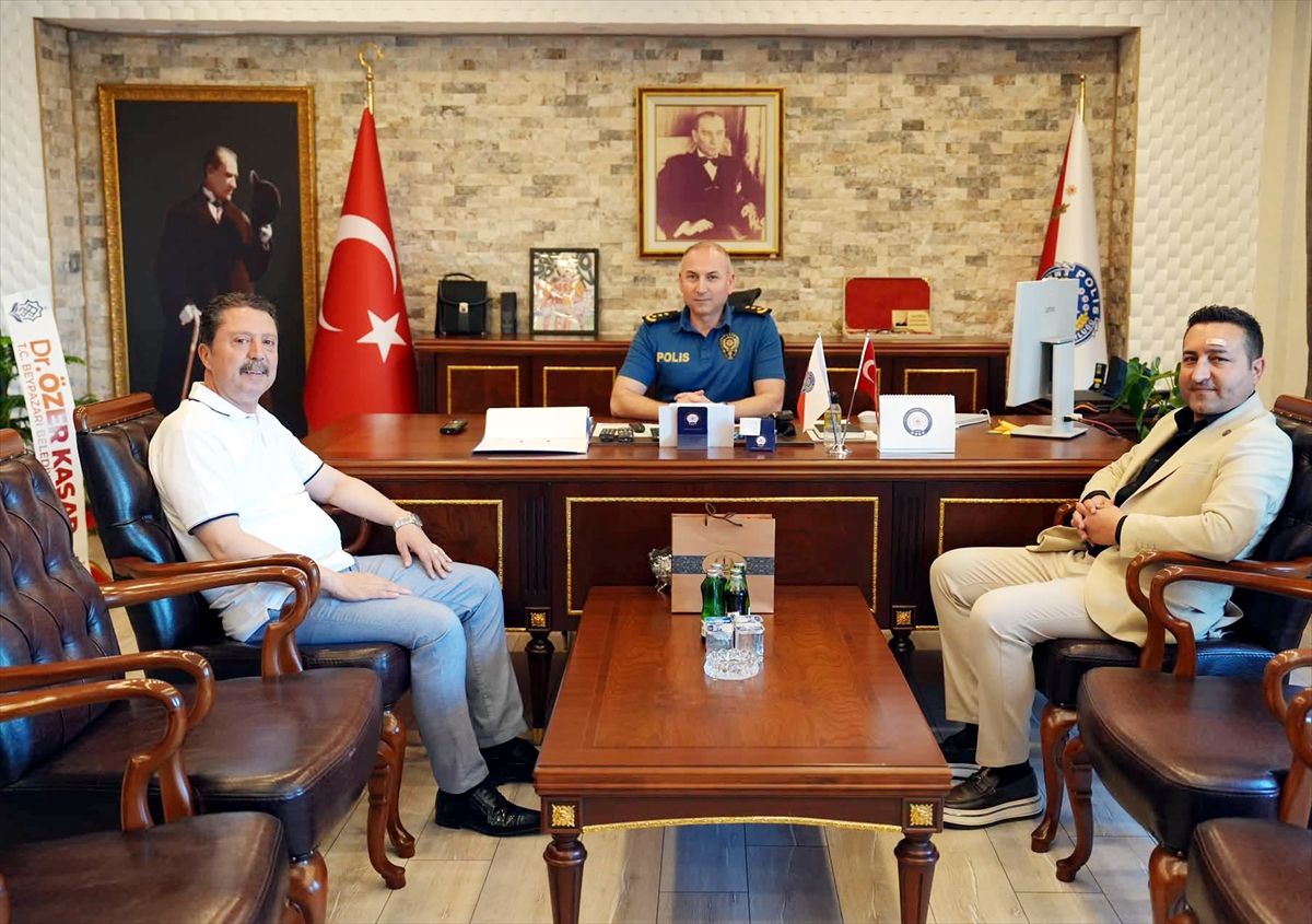 Beypazarı Belediye Başkanı Özer Kasap, İlçe Emniyet Müdürlüğünü ziyaret etti