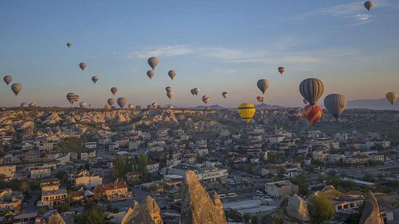 Kapadokya'da balon turuna 2 günlük rüzgar molası