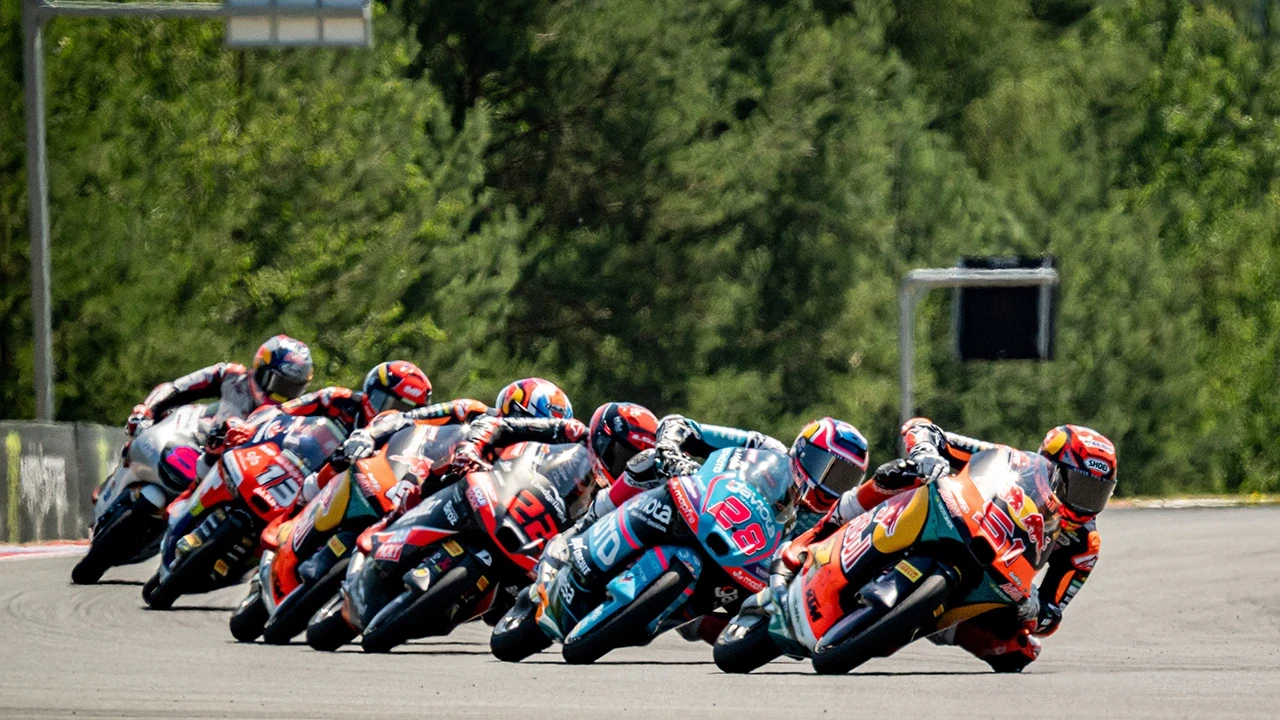 Brno’da Moto3 heyecanı: Podyumun zirvesi Hakim Danish’in