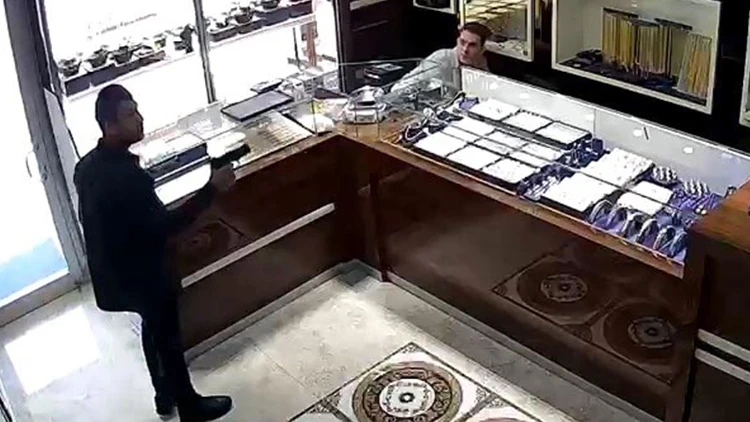 Altın satma bahanesiyle girdi, kuyumcuyu öldürdü! Gerçeği HTS kayıtları ortaya çıkardı... Kan donduran cinayetin görüntüsü kamerada