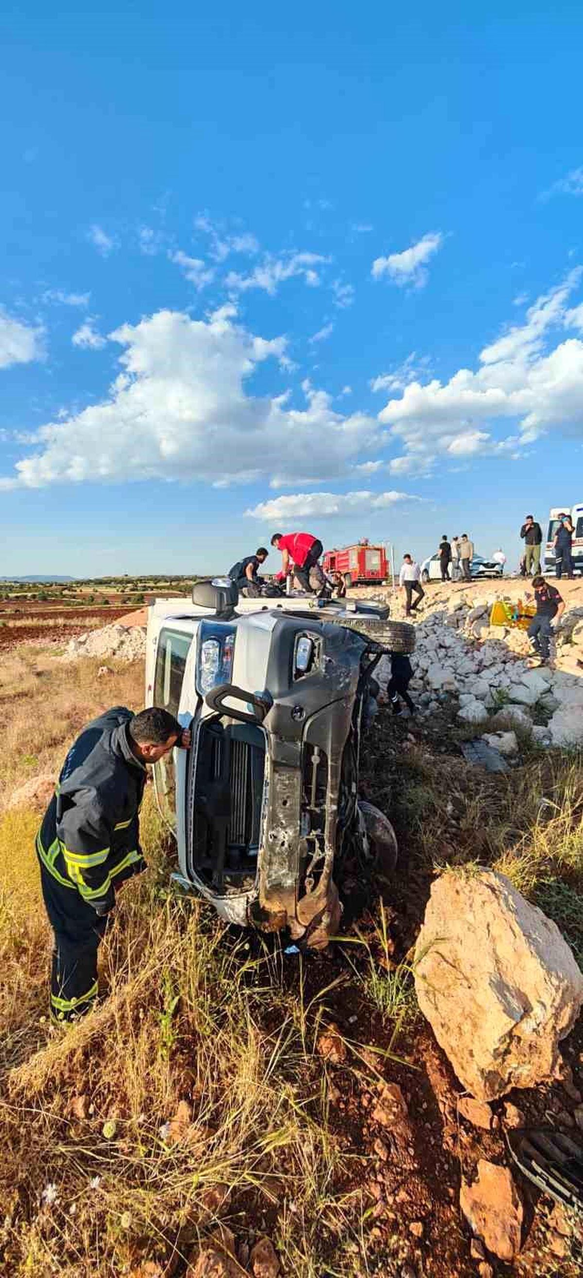 Mardin'de'de Türk Kızılay kamyoneti şarampole yuvarlandı: 4 yaralı
