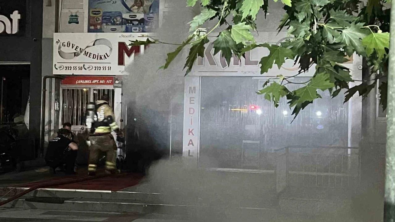 Manisa’da medikal ürünler satan iş yerinde yangın