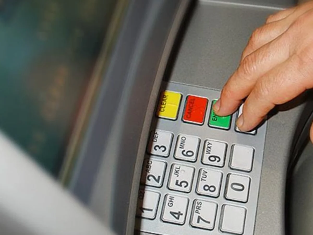 İstanbul'da ATM'lere sahte dolar yatırıp TL alan çete çökertildi
