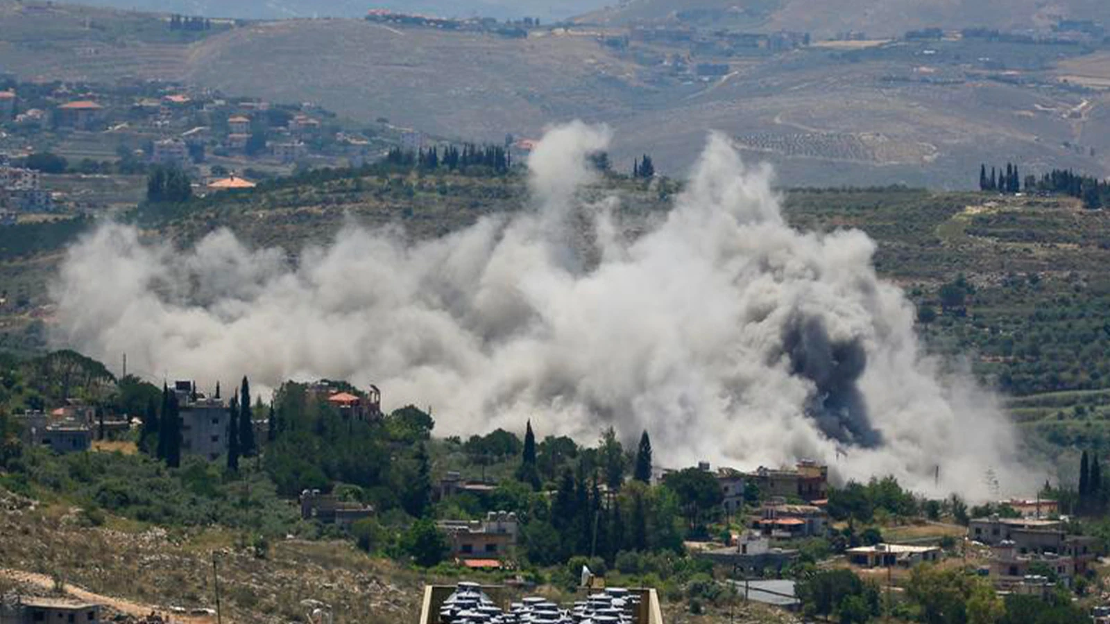 İsrail'den Lübnan'ın güneyine hava saldırısı: Ülkede can kaybı 4 bin 298'e çıktı