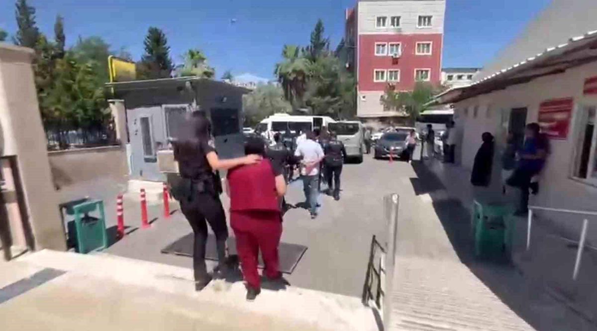 Şanlıurfa'da vatandaşları iş bulma vaadiyle dolandıran 5 kişi tutuklandı