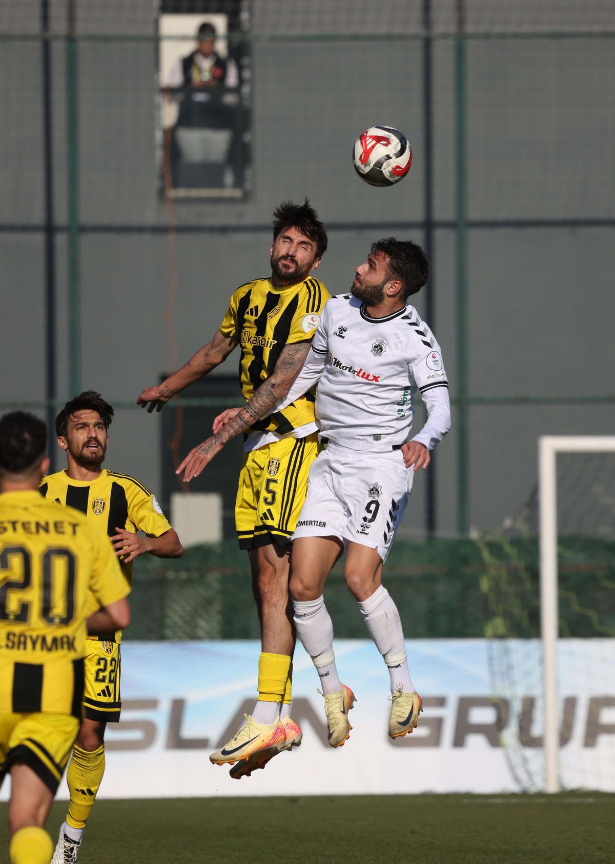 Aliağa FK'da Veli ve Mert yeni takımlarıyla imzaladı