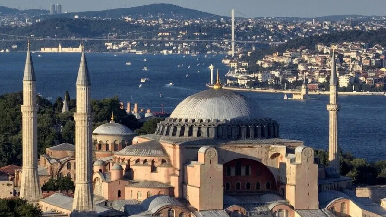 Bakan Ersoy'dan Ayasofya'nın yeniden ibadete açılmasının 6. yılına ilişkin paylaşım