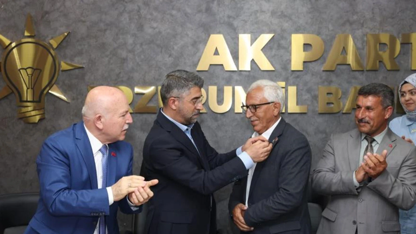 CHP’li meclis üyesi istifa ederek AK Parti’ye geçti