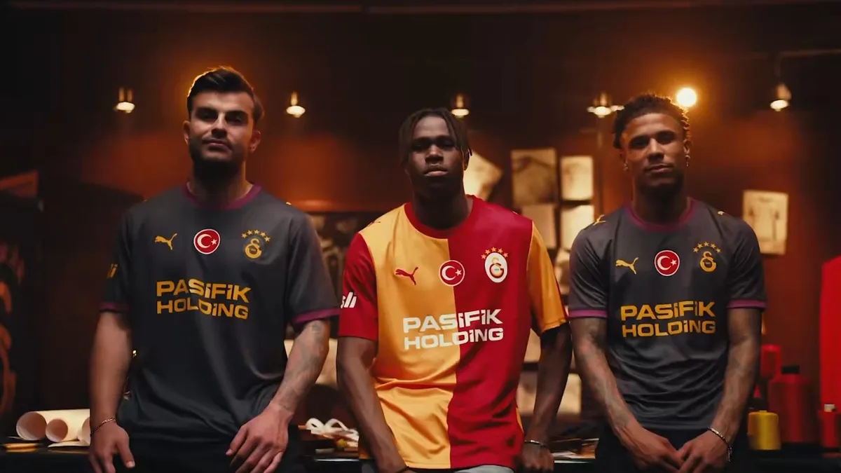 Galatasaray yeni formasını ve yazı fontunu açıkladı! İşte tanıtılan yeni sezon formaları 2026-2027