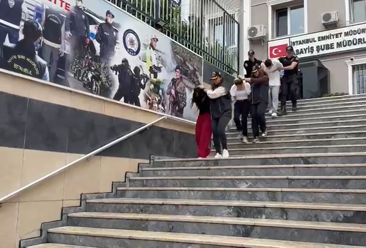 Rapçi Blok3'e suikast düzenleyeceklerdi! Bodrum'da yakalandılar