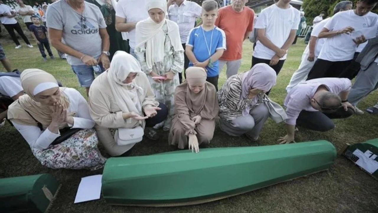 Srebrenitsa Soykırımı kurbanları 31'inci yıldönümünde anılıyor