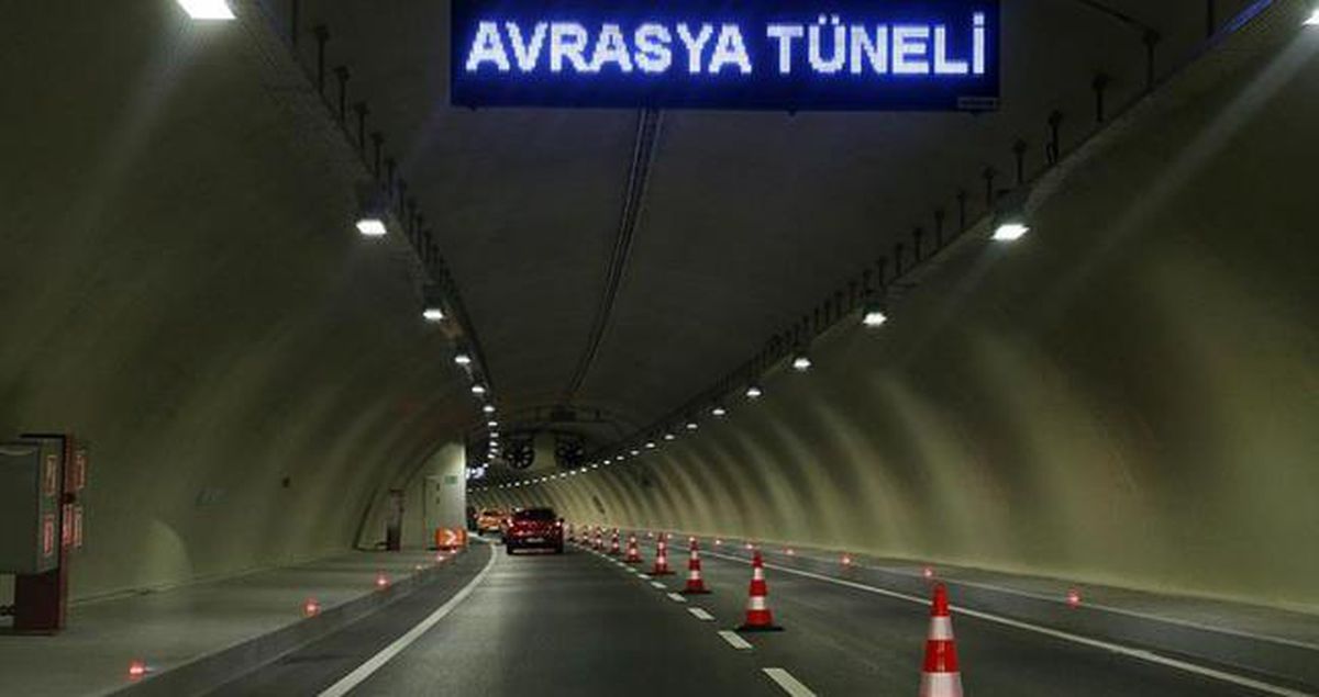 Avrasya Tüneli'nde kaza mı oldu? SON DAKİKA! Avrasya Tüneli trafiğe kapatıldı mı, neden , neden bu kadar trafik var?