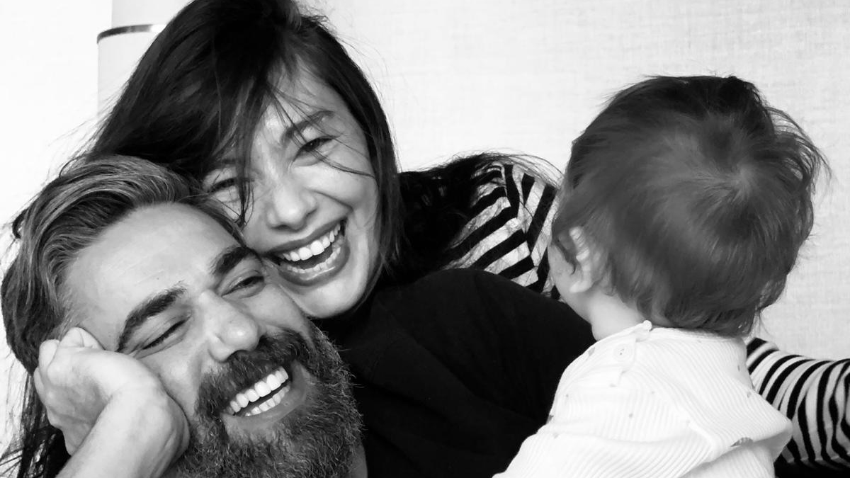 Neslihan Atagül’ün oğlu Aziz’in bahçe macerası! Doğayı böyle keşfetti…