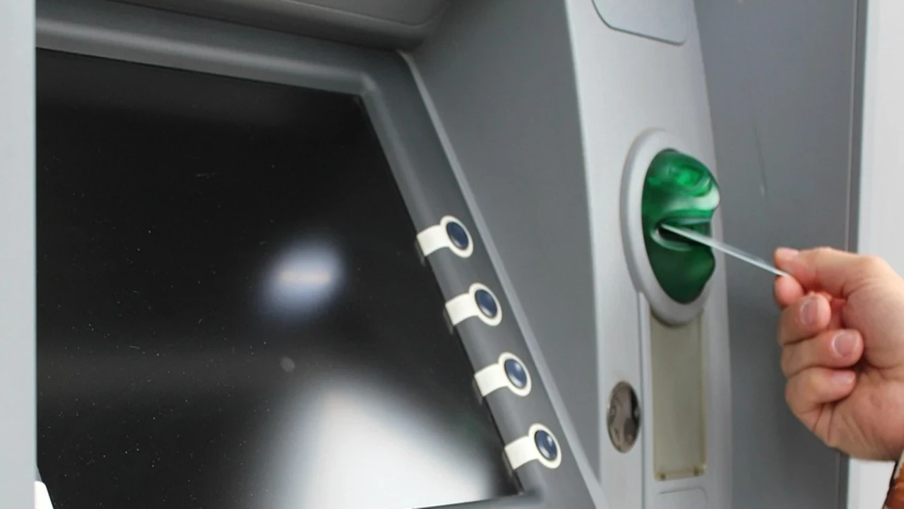 ATM'de Dikkat Edin! Birçok Kişinin Yaptığı Bu Hata Hesabınızı Riske Atabilir