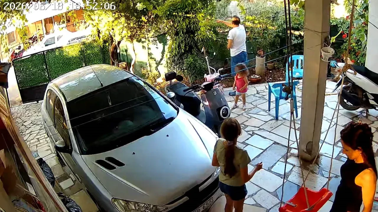Muğla'da komşu dehşeti! Kapı sesi yüzünden çocukların önünde kurşun yağdırdı! Baba, anne ve çocuk hedef oldu