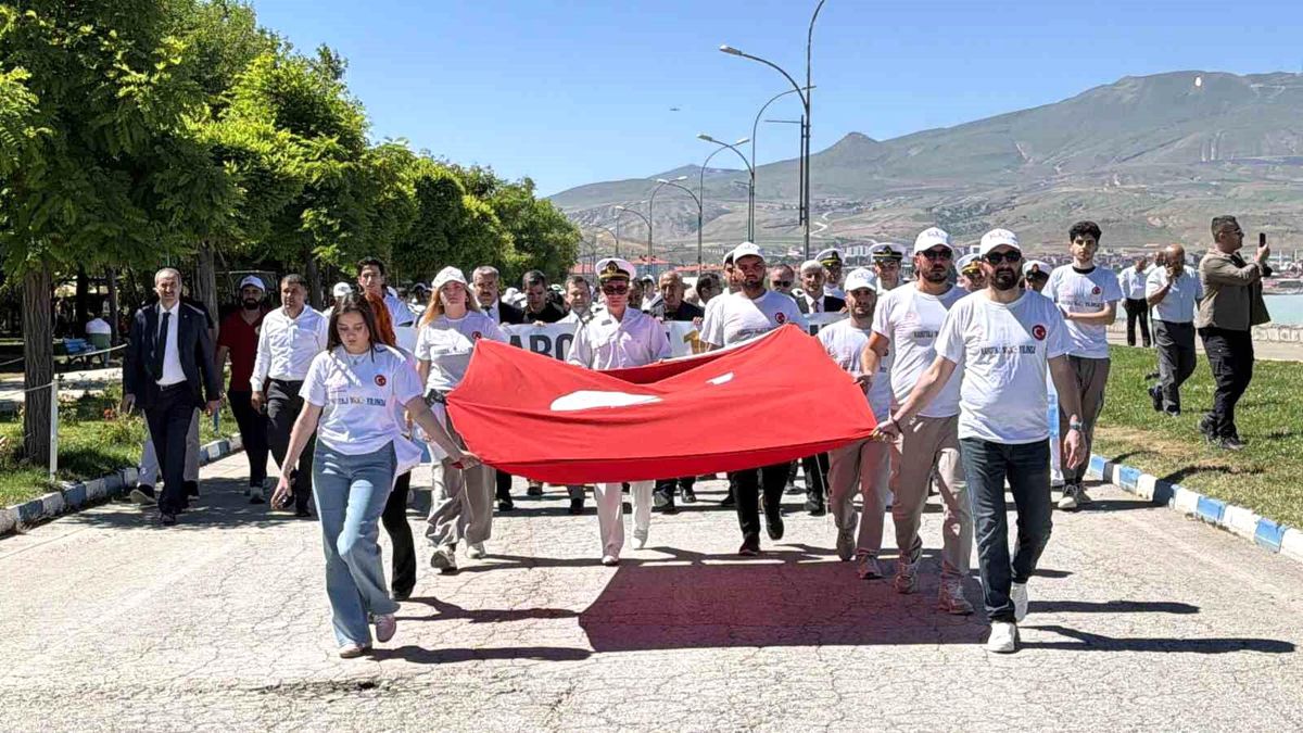 Tatvan'da 1 Temmuz Denizcilik ve Kabotaj Bayramı'nın 100. Yılı Coşkuyla Kutlandı