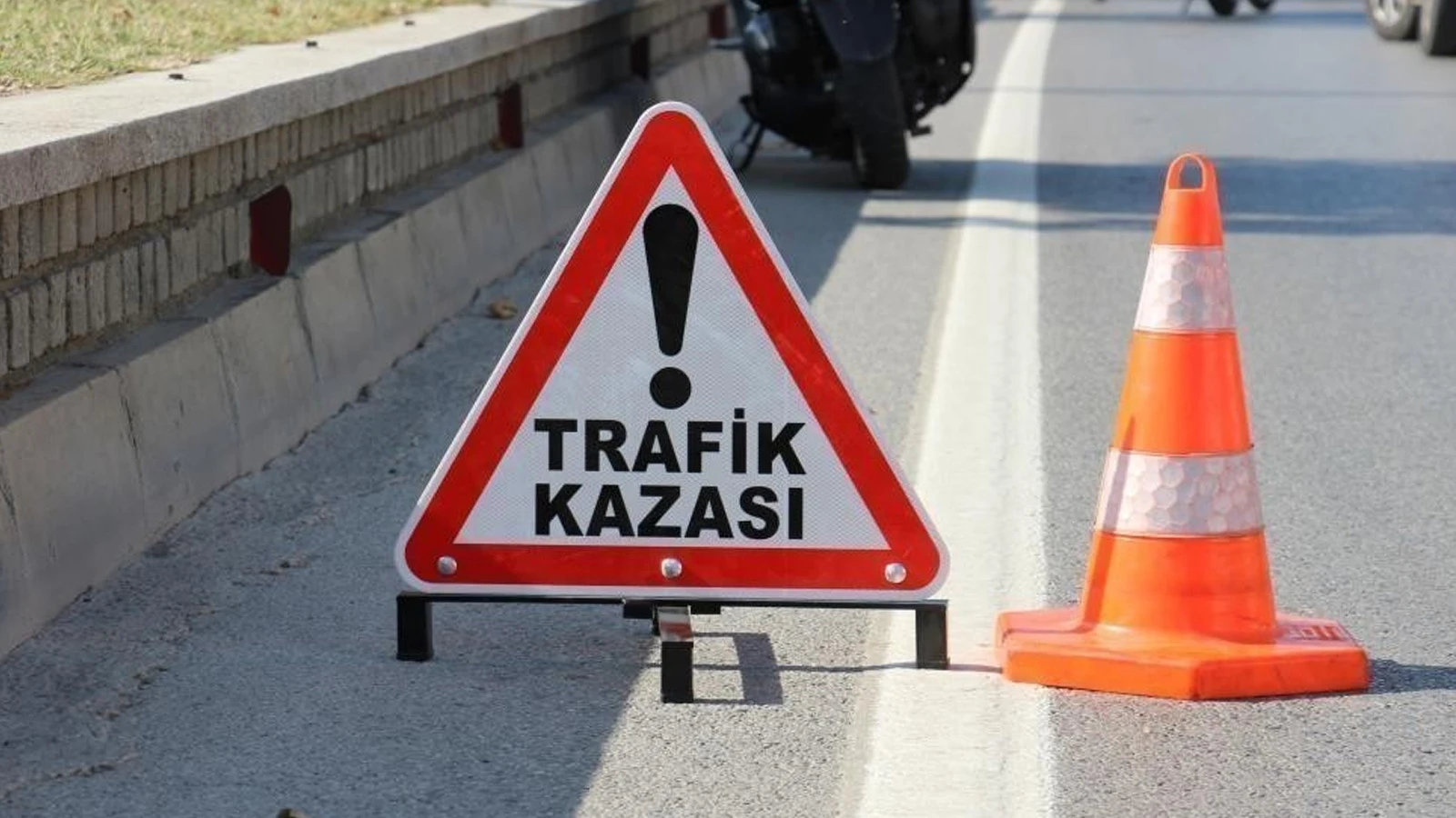 Van'da otomobiller çarpıştı: 4 can kaybı