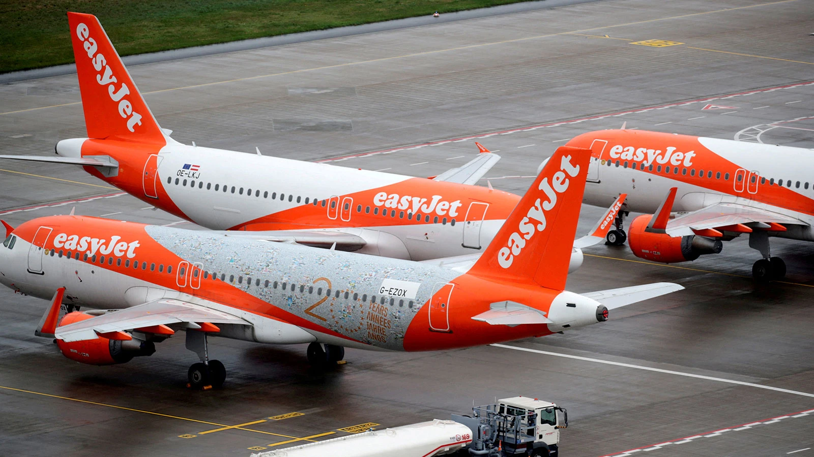 İngiliz hava yolu EasyJet'i ABD'li yatırım firması Castlelake satın alıyor