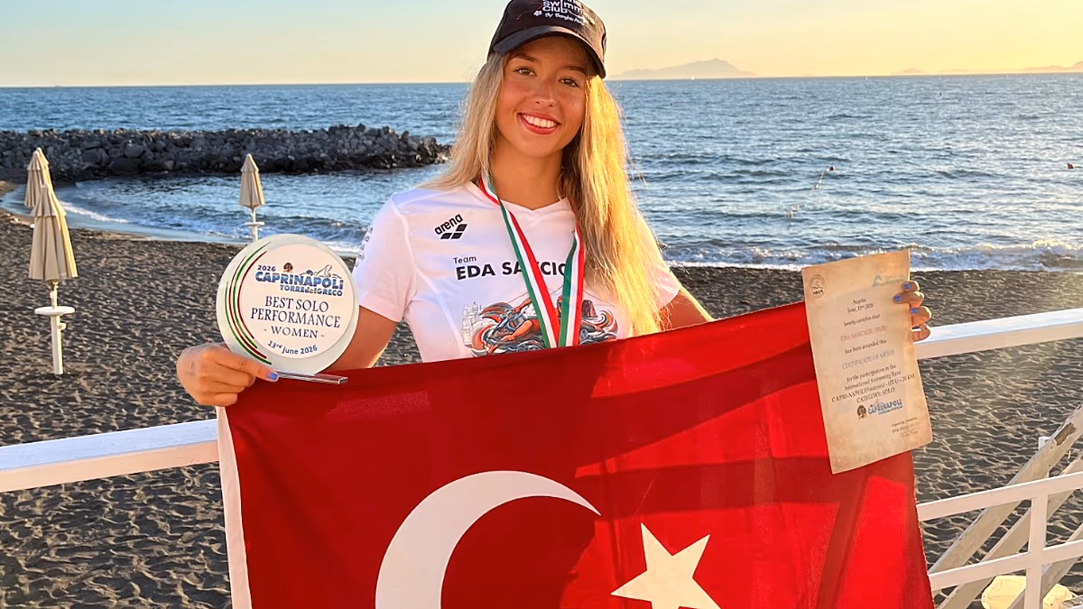 Ultra maraton yüzücüsü Eda Savcıgil'den İtalya'da tarihi birincilik