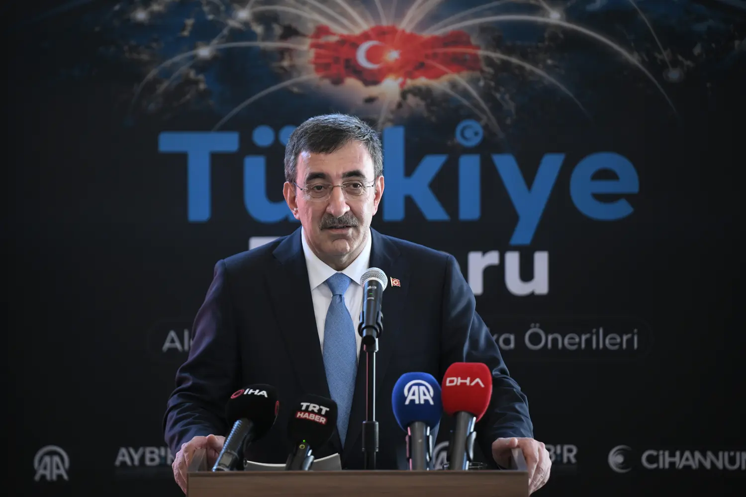Türkiye dünyayı ikiye katladı! Cumhurbaşkanı Yardımcısı Yılmaz: Dünya %19 büyürken biz %35 büyüdük