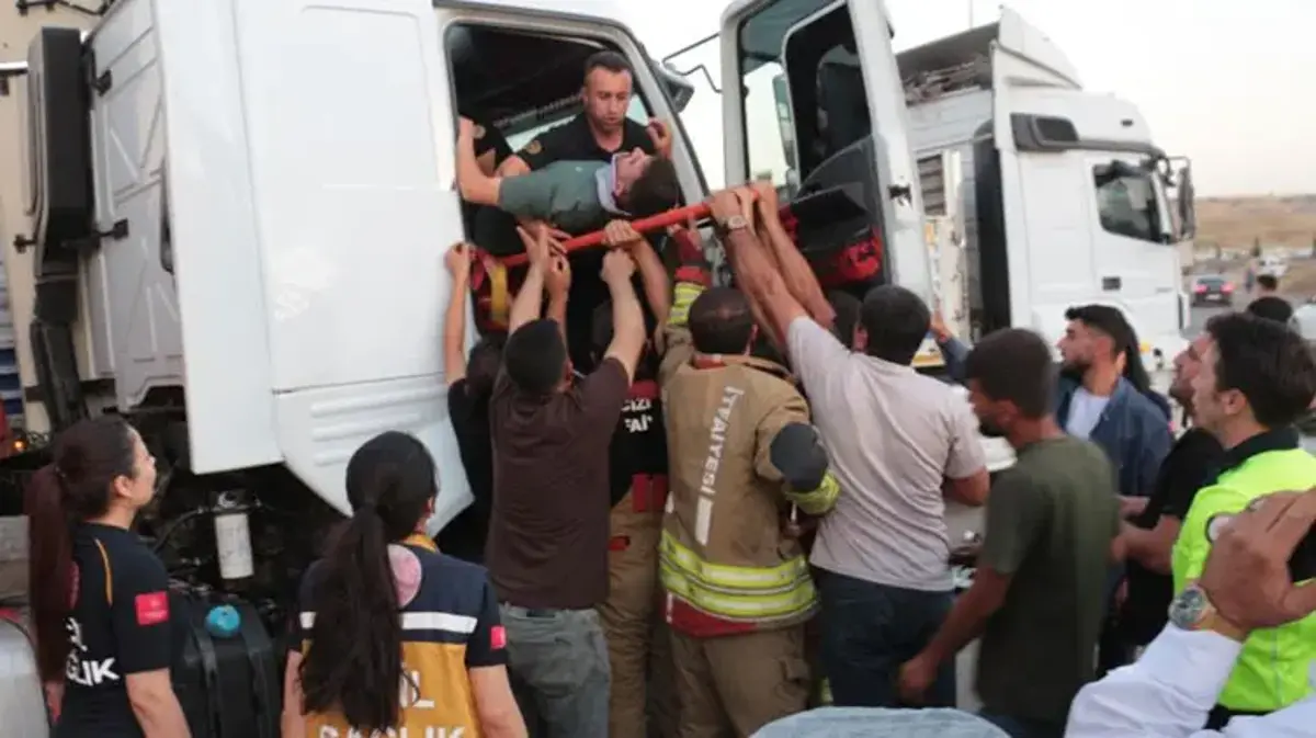 Cizre'deki trafik kazasında iki tır çarpıştı
