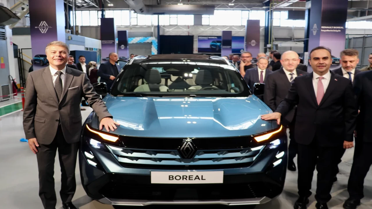 Yeni Renault Boreal banttan indi! Bakan Kacır'dan rekor vurgusu