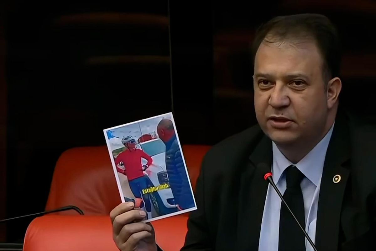 Vekil "Milletin içinde tayt giyiyor" dedi, validen böyle yanıt geldi
